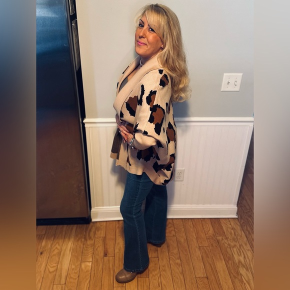 Wednesday @hollyhenders Going live @8:00 ET 🦩🔁🎶 Men’s Share Show - Picture 2 of 11